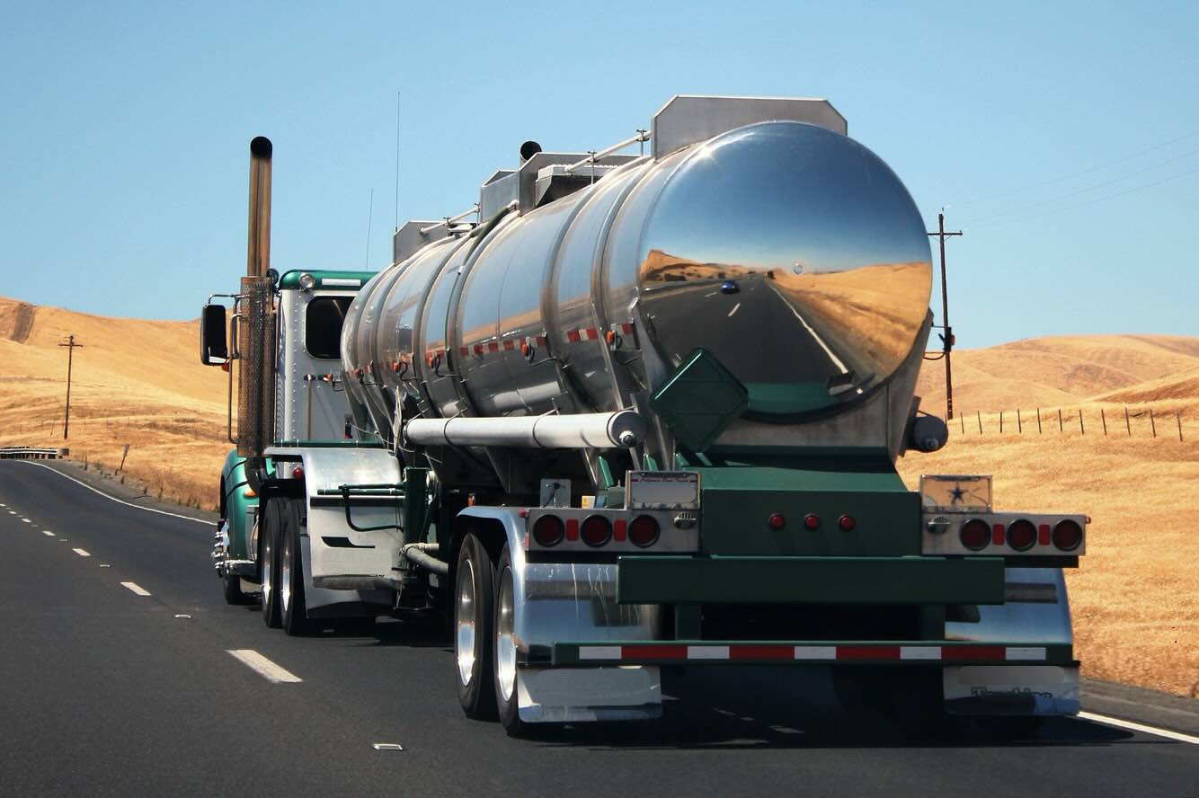 Tanker truck_lo Tanker truck