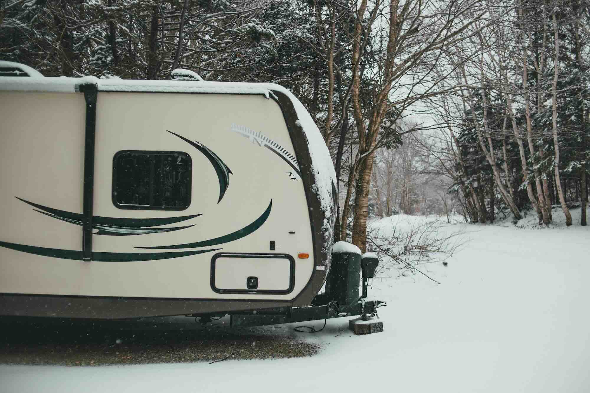 pexels-introspectivedsgn-6367246_lo Trailer in winter